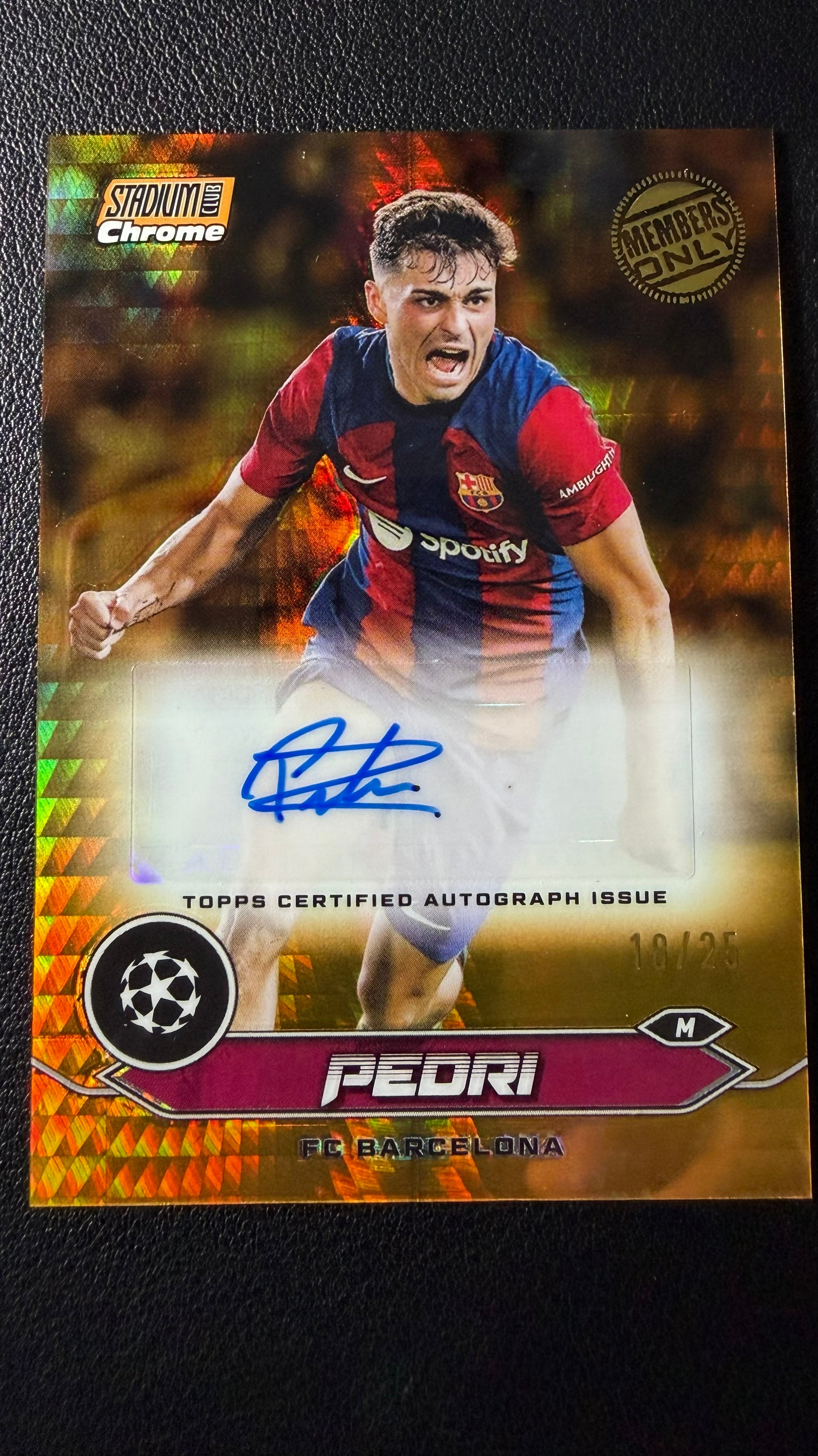 2023-24 Topps Stadium Club Chrome UEFA Pedri Members Only Orange Prism Auto #19/25 FC Barcelona