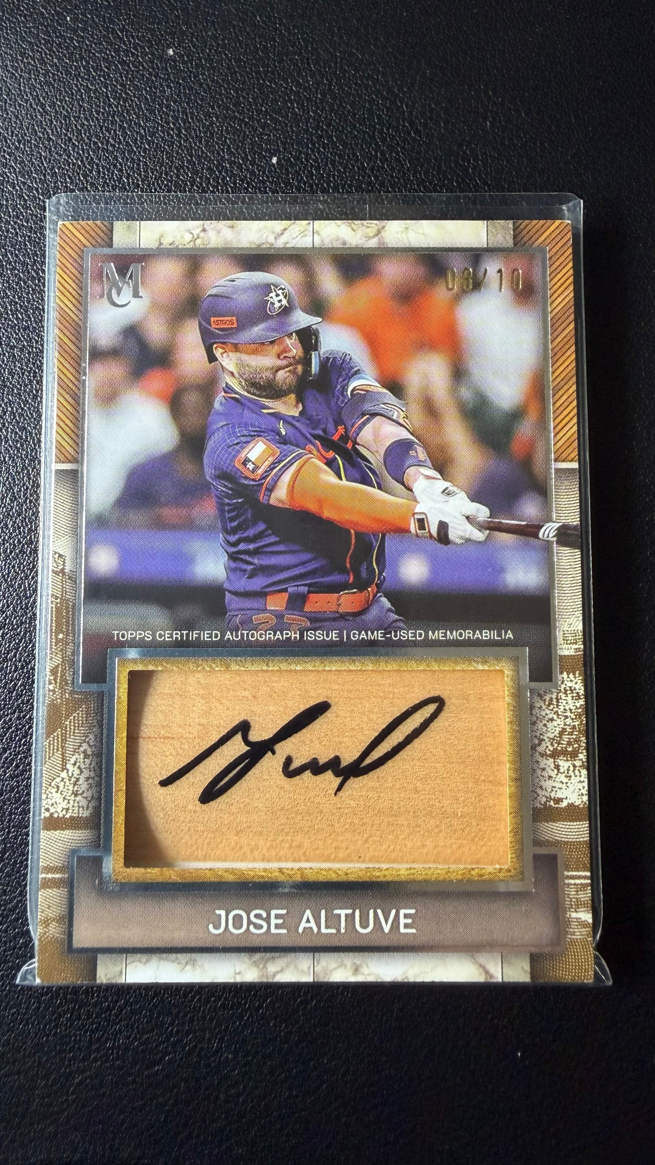 2024 Topps Museum Collection José Altuve Autograph Relic Gold #08/10 – Game-Used Memorabilia