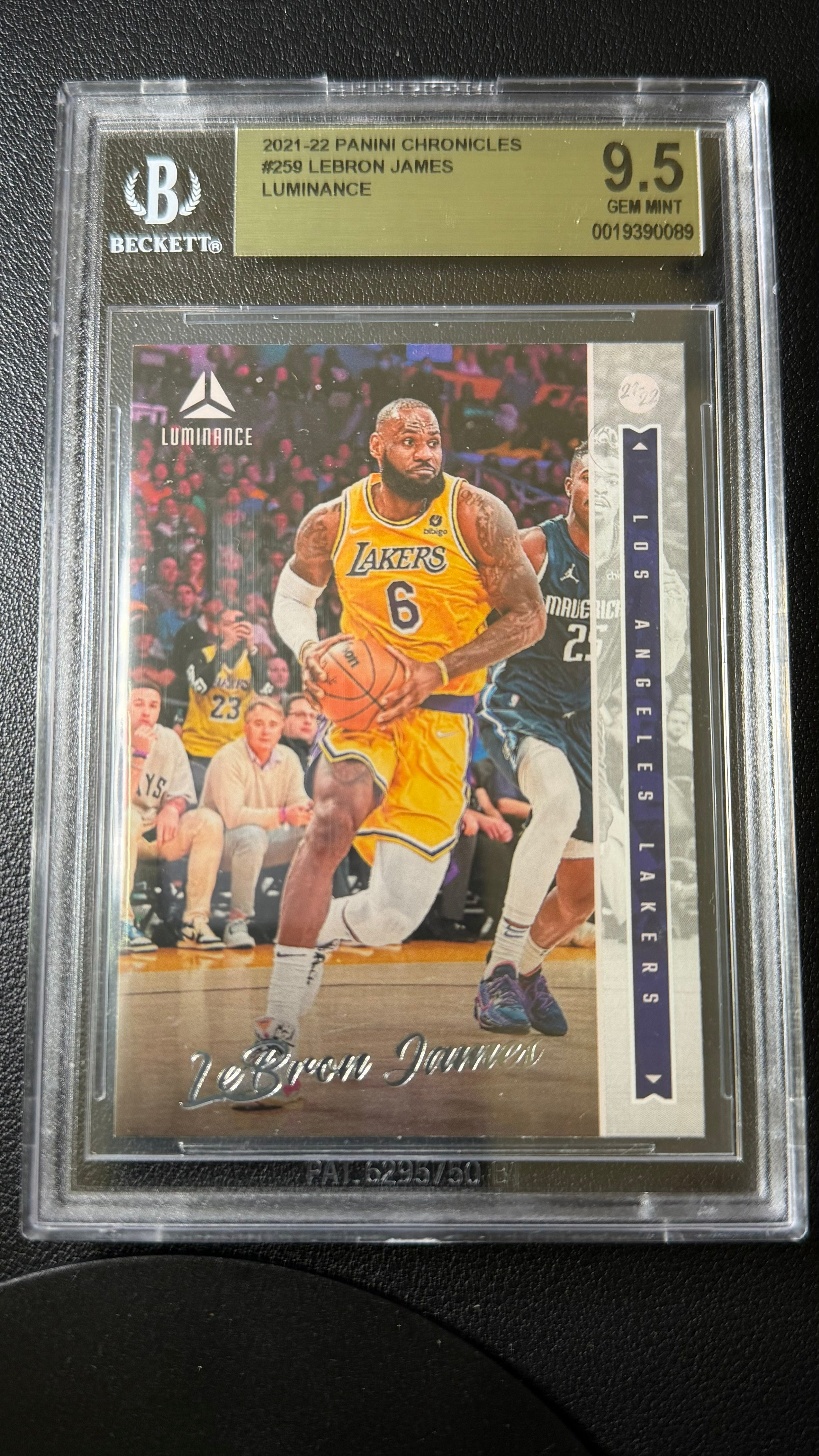 2021-22 Panini Chronicles Luminance LeBron James BGS 9.5 Gem Mint