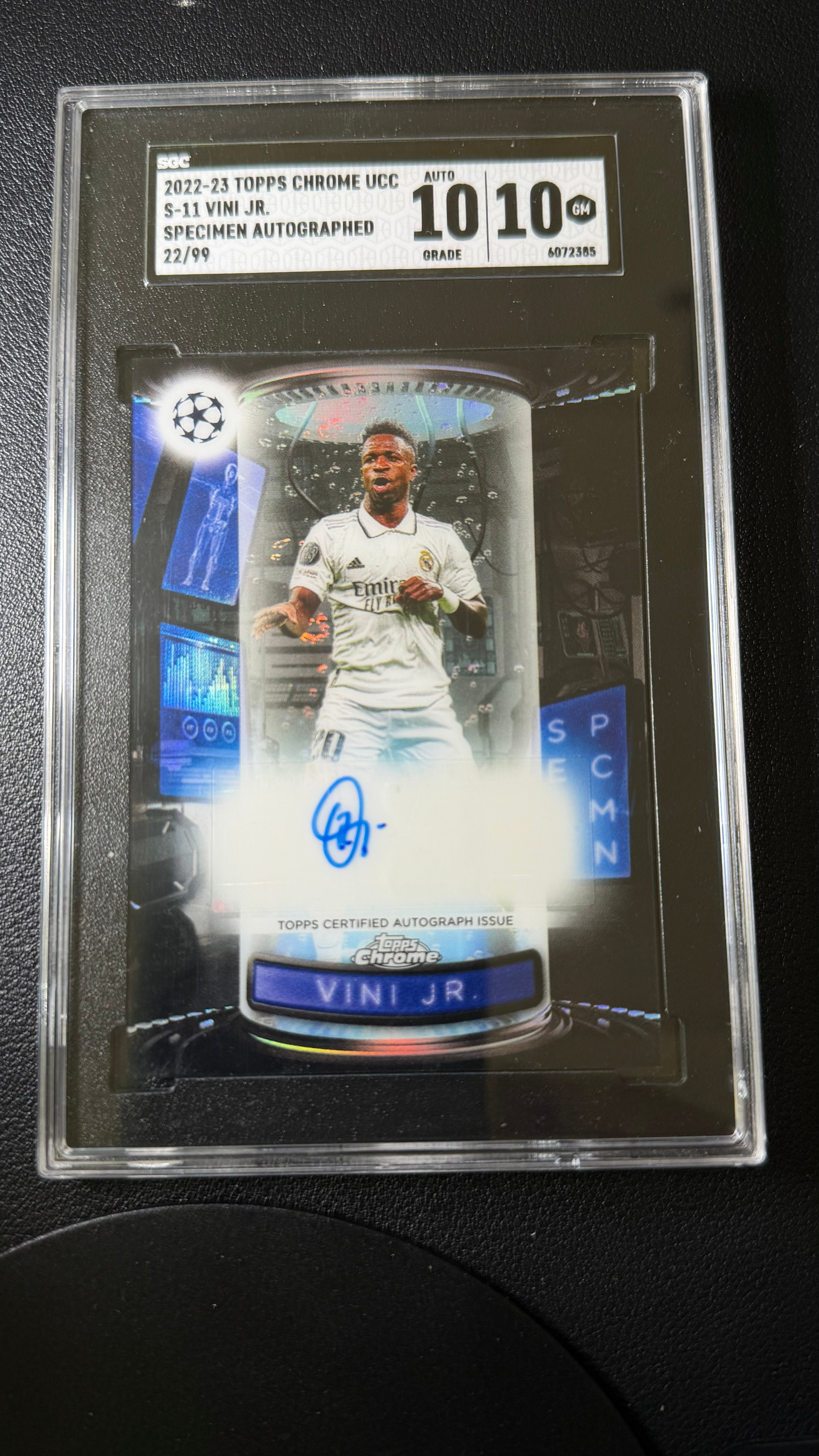 2022-23 Topps Chrome UEFA Champions League Vini Jr. Specimen Autograph Blue Refractor /99 SGC 10/10